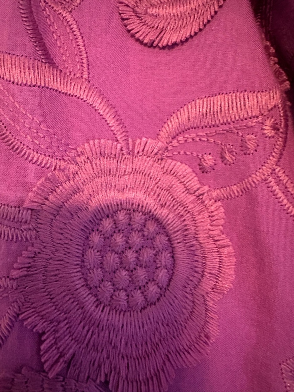 💖Nwot Chico’s Magenta Embroidered Peasant Puff Sleeve Top – Boho Statement Top 💖 - Picture 12 of 14